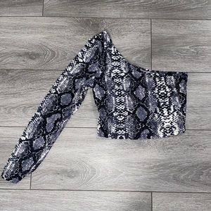 one sleeve black and white snakeskin top — size medium
